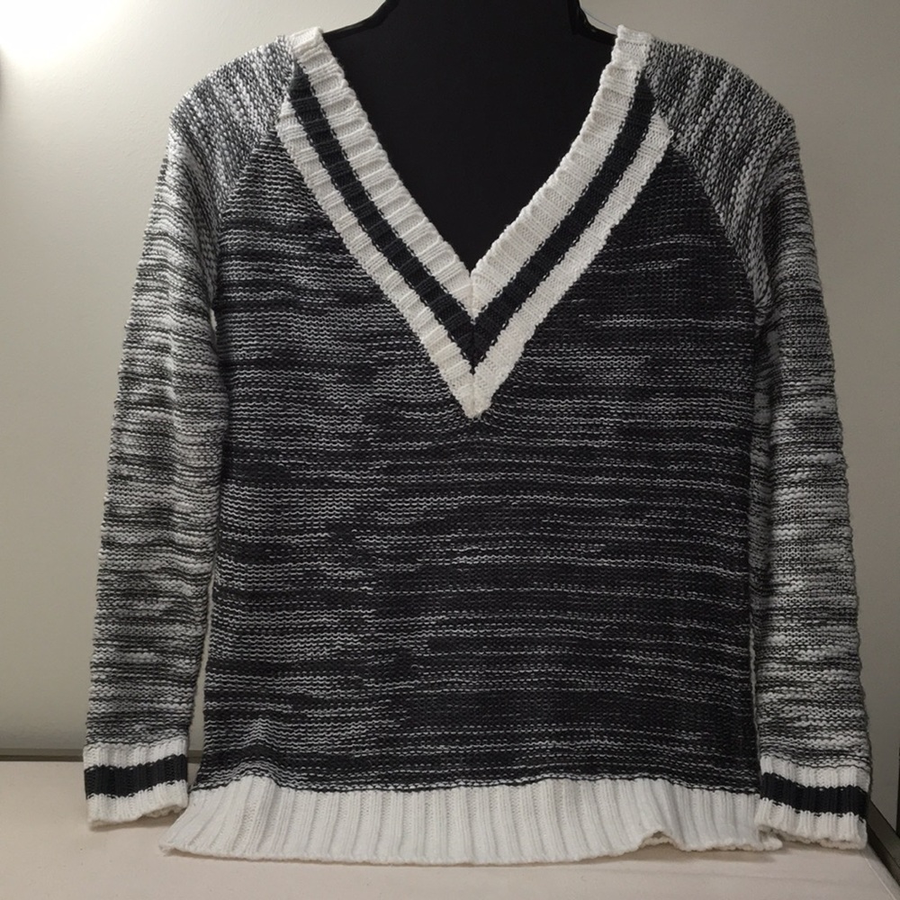 Vneck knit sweater